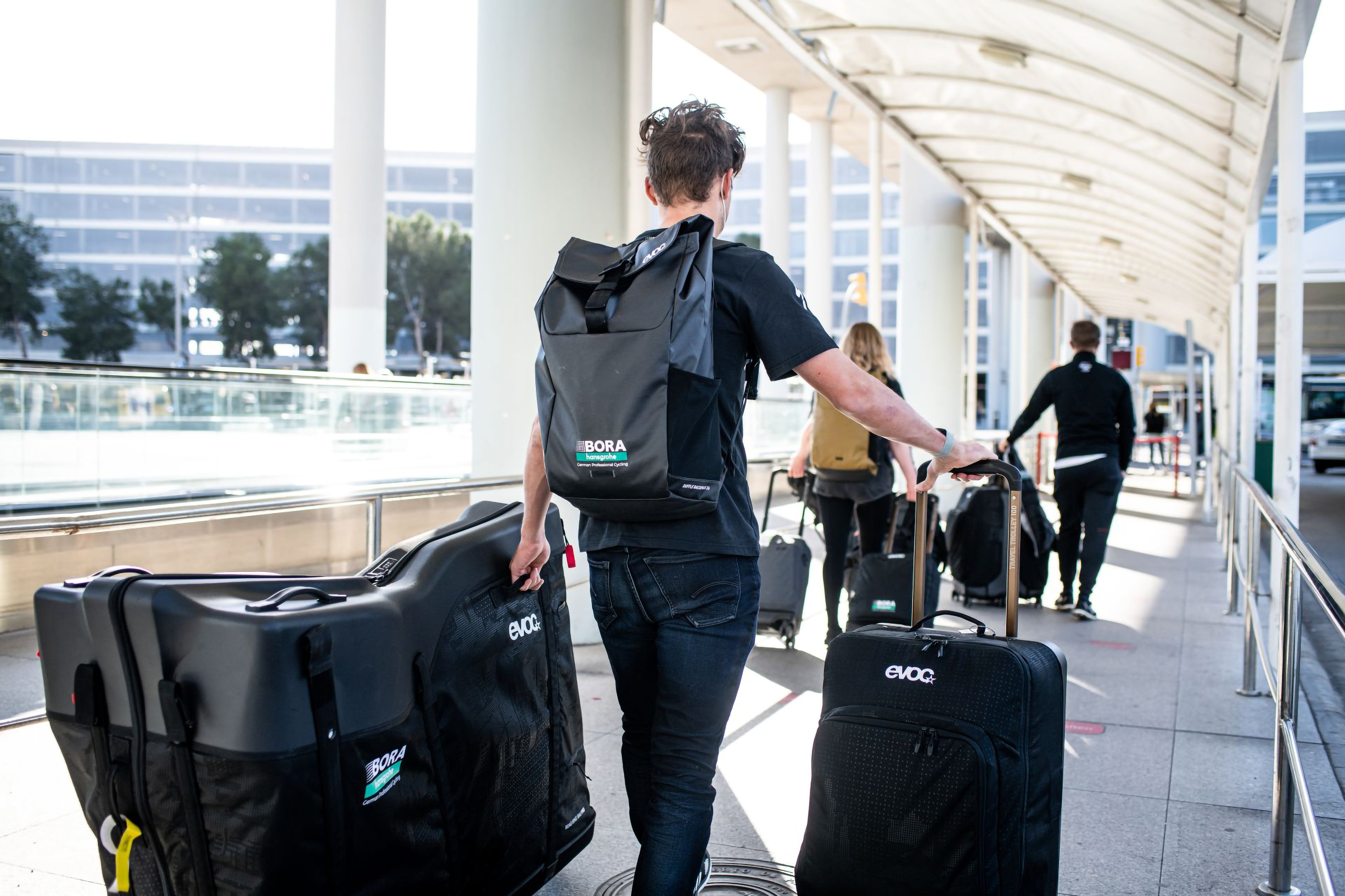 Action shot of the Evoc Road Bike Bag Pro being taking to the airport