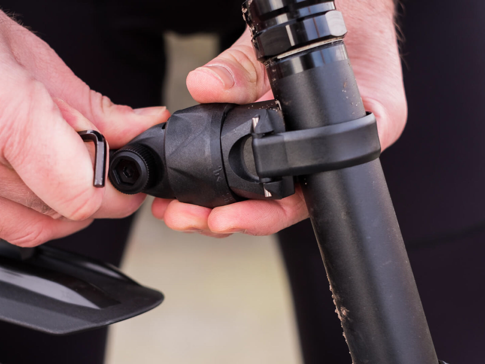 A picture of the BBB BFD-13R MTB Protector Rear Mudguard being fitted to a seatpost on a mountain bike