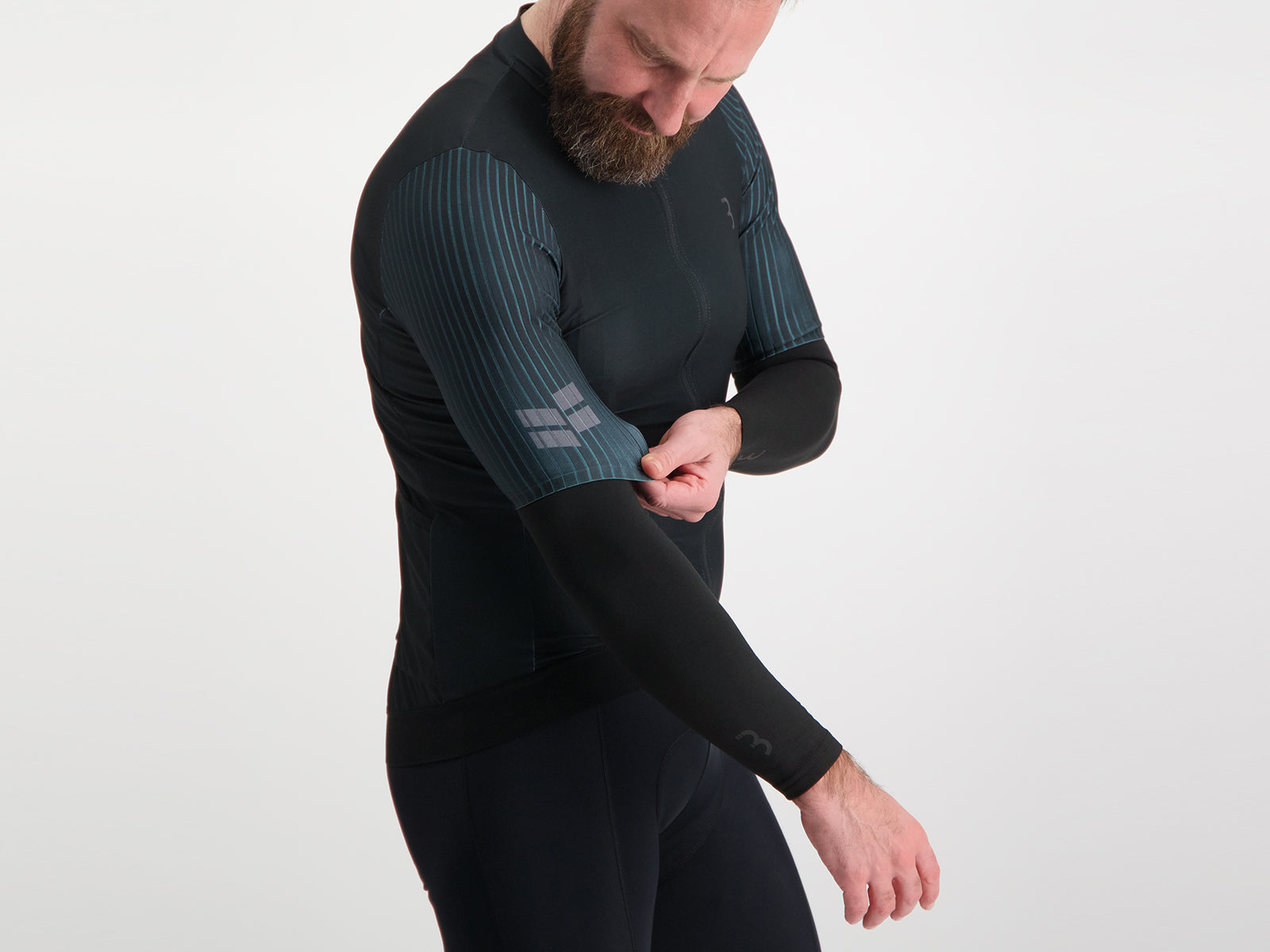 A picture of a man wearing the BBB BBW-92 Comfort Arm Warmers