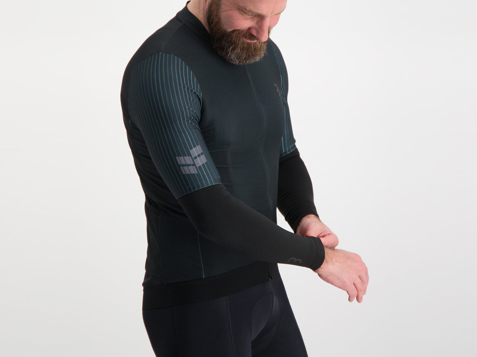 A picture of a man wearing the BBB BBW-92 Comfort Arm Warmers