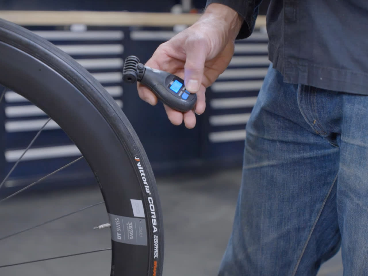 A picture of someone holding the BBB BMP-92 Digital Pressure GadgetGauge