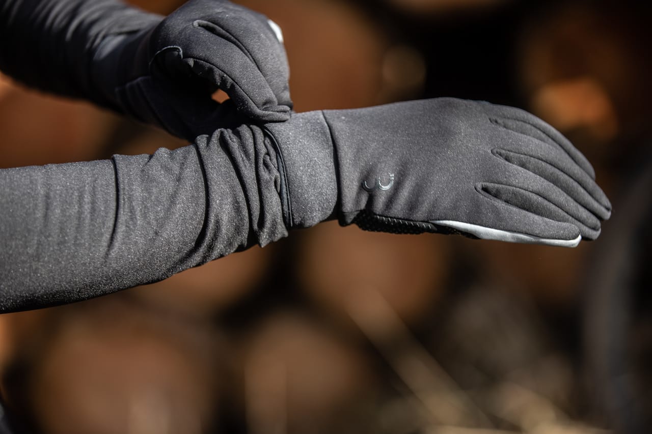 A picture of the BBB BWG-36 Control Zone Winter Gloves on someone's hands