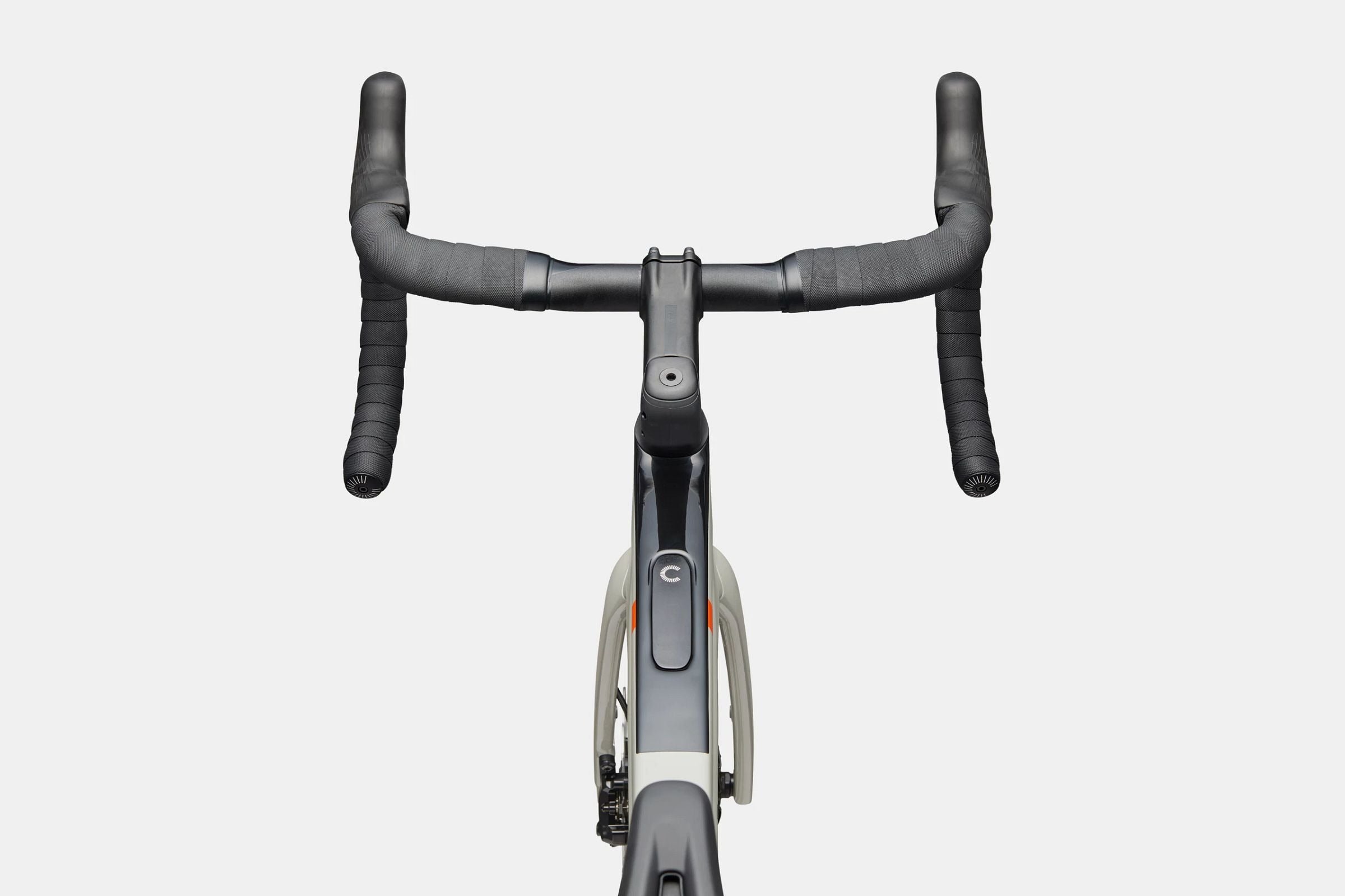 A picture of the handlebars on a Cannondale road bike