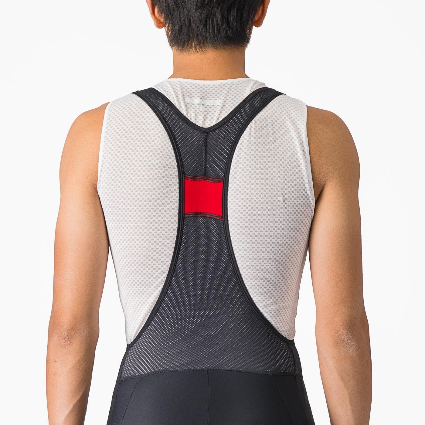 A picture of a man from the back wearing the Castelli Entrata 2 Bibshort