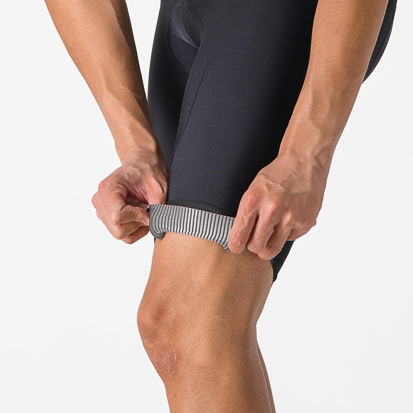 A picture of a man's leg wearing the Castelli Entrata 2 Bibshort