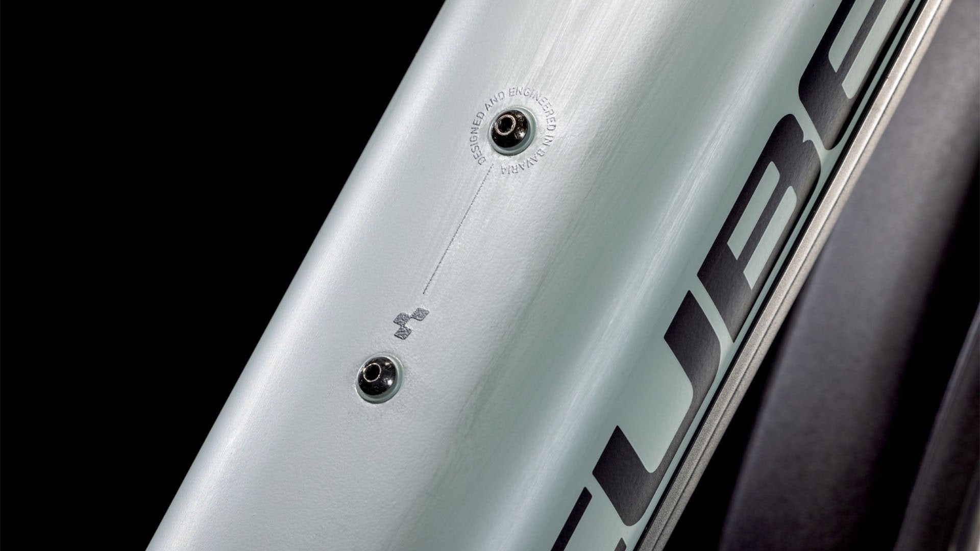 A close up picture of the top tube on the Cube Nuride Hybrid Performance 500 Allroad E-Bike