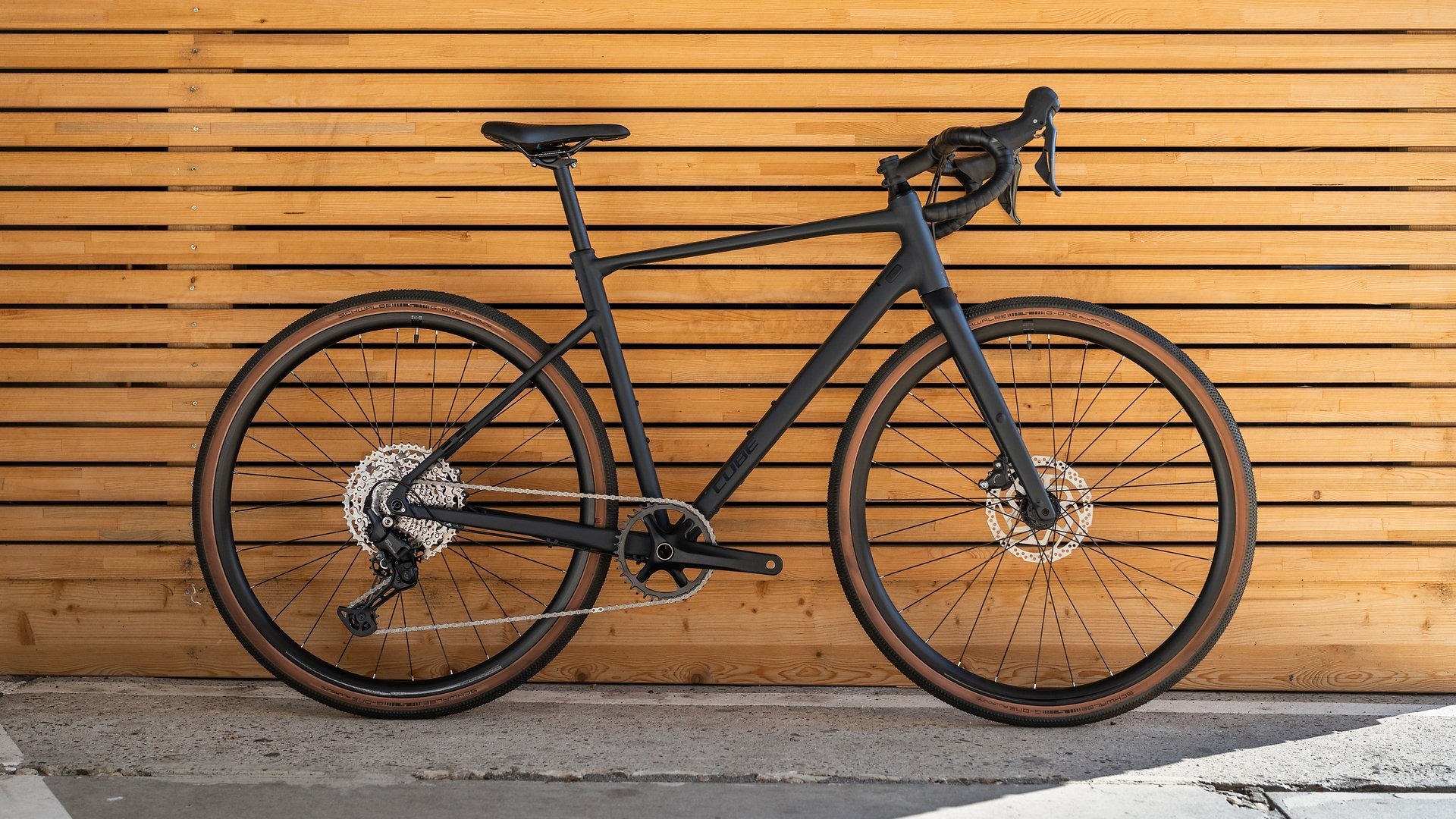 A picture of the black Cube Nuroad Pro Gravel Bike