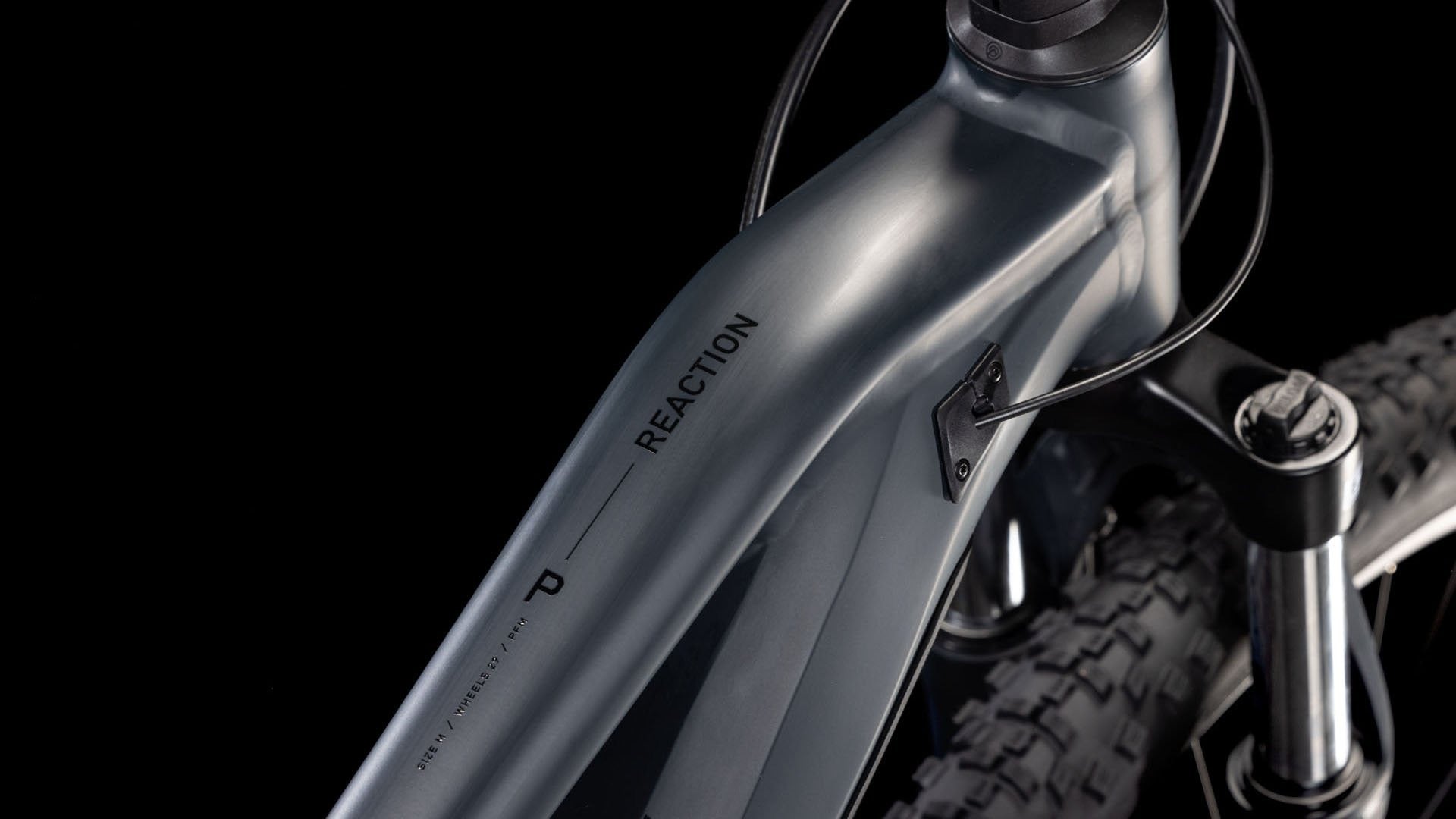 A close up picture of the top tube of the Cube Reaction Hybrid Perfomance 625 Electric Bike