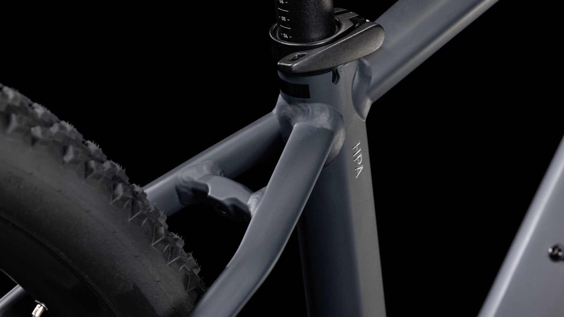 A close up picture of the seatpost on the Cube Reaction Hybrid Performance 500 Electric Hardtail Bike