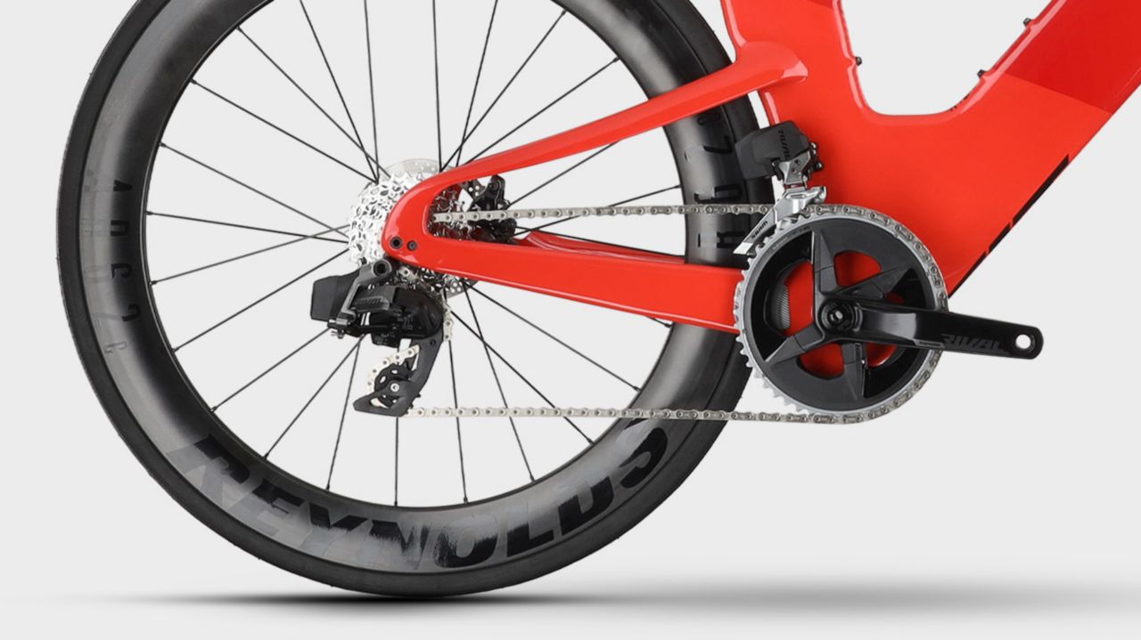 A picture of the drivetrain of the Felt IAx Advanced Rival eTap AXS Tri Bike