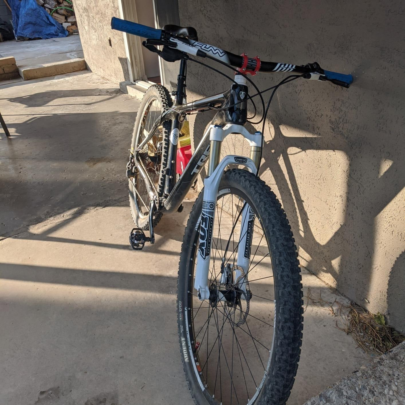 Bicycle leaning against a wall on a concrete surface