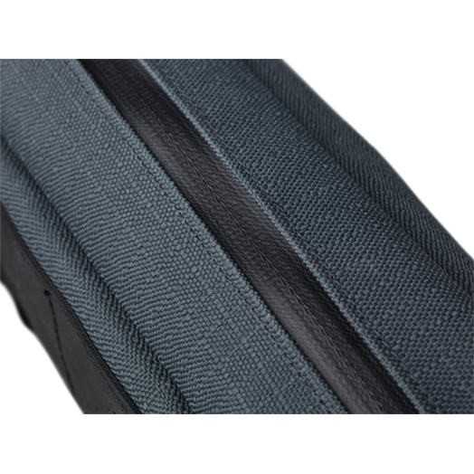 A close up picture of the zip on the Pro Discover Gravel Handlebar Bag Small 2.5Litre