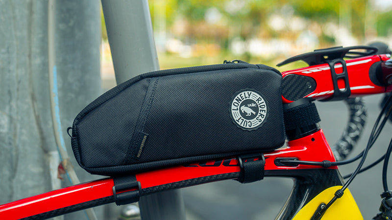 A picture of the Ulac Bicycle Trekking Max Toptube Bag 1.6L attached to a road bike