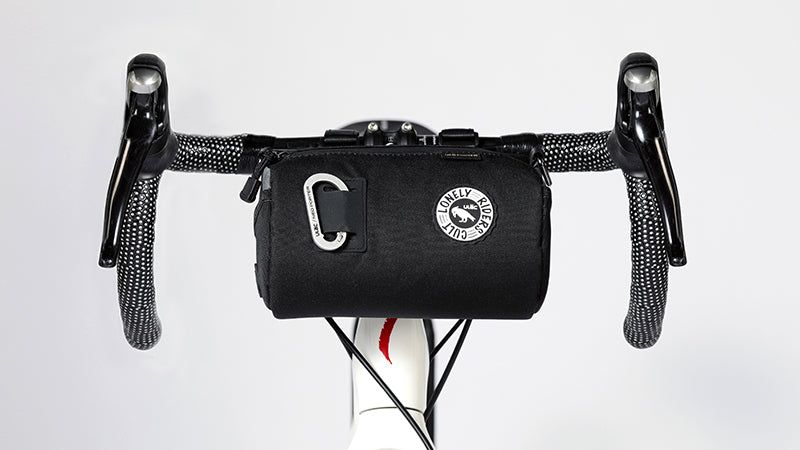 A picture of the Ulac Neo Porter Bicycle Handlebar Bag 2.8L fitted on a road bike