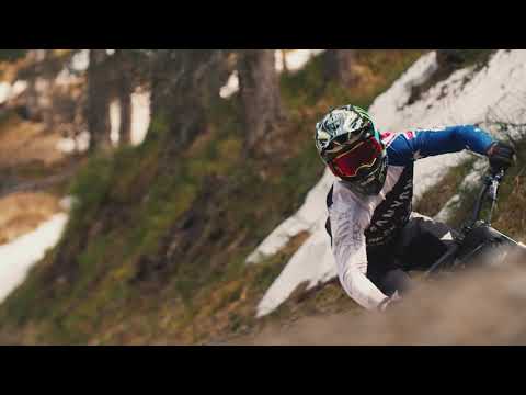 A video showing Troy Brosnan rocking the trails with the Maxxis Dissector tyres