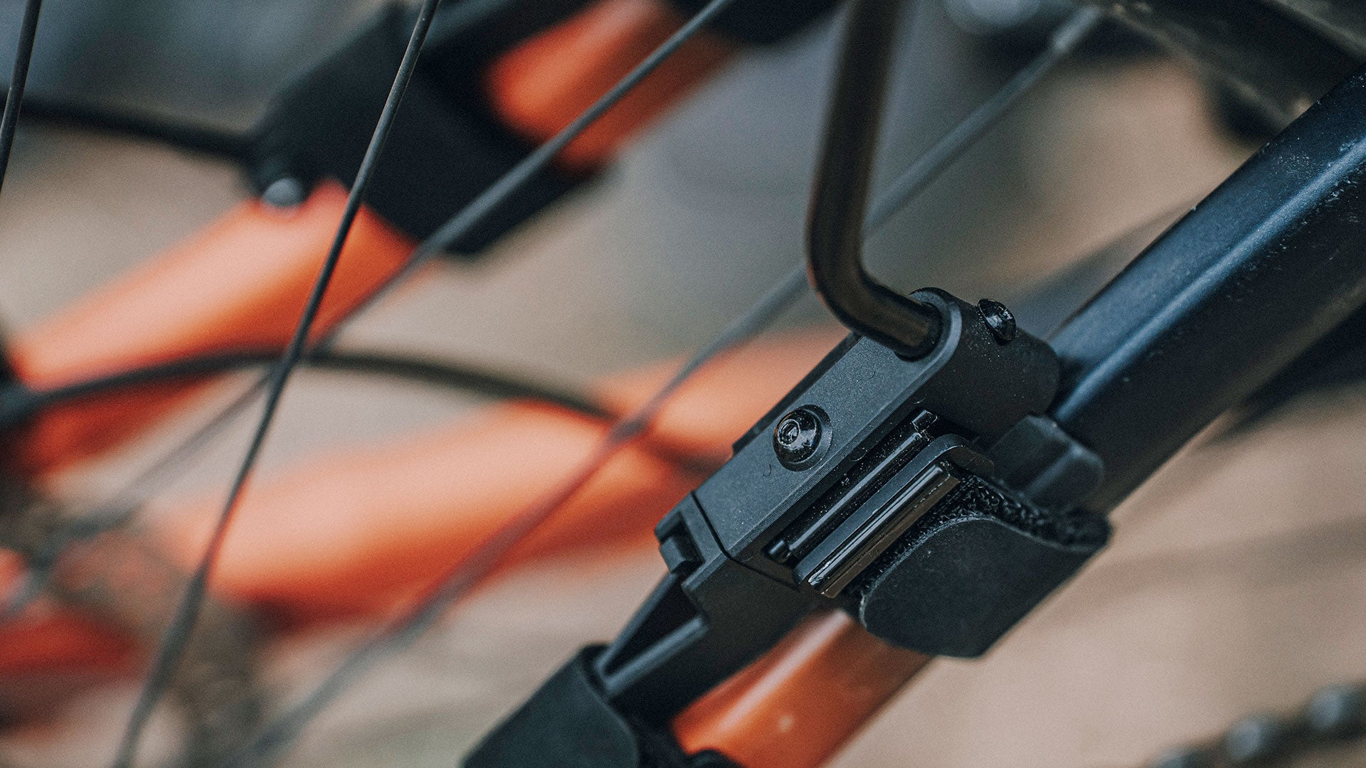 A close up picture of the mount for the Topeak Tetrafender M1 / M2 Set MTB Fork/Stay Mount Mudguards