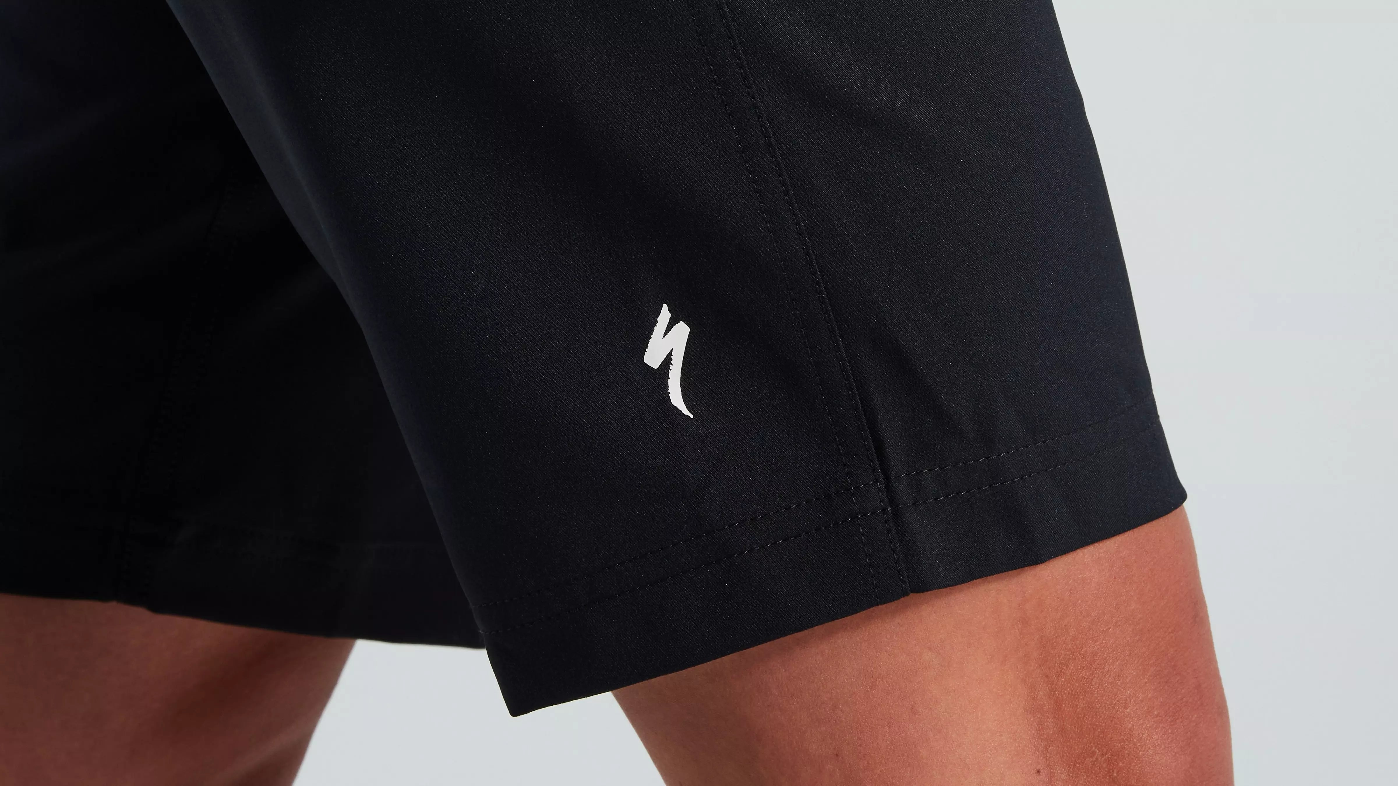 A picture of the leg of a lady wearing mountain bike shorts