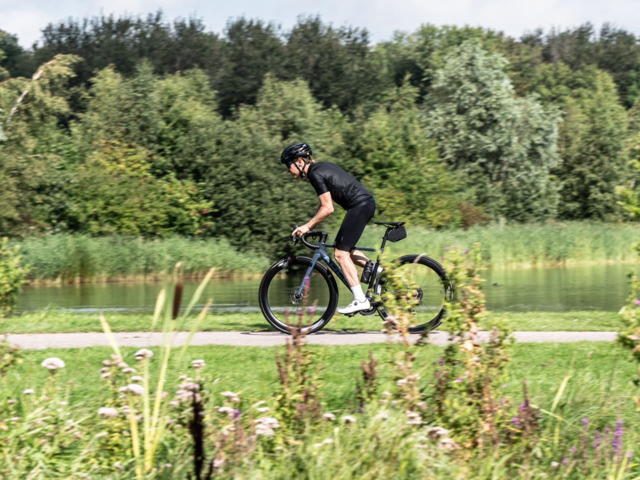 A man riding a road bike wearing the BBB BBW-213 Powerfit Bibshort