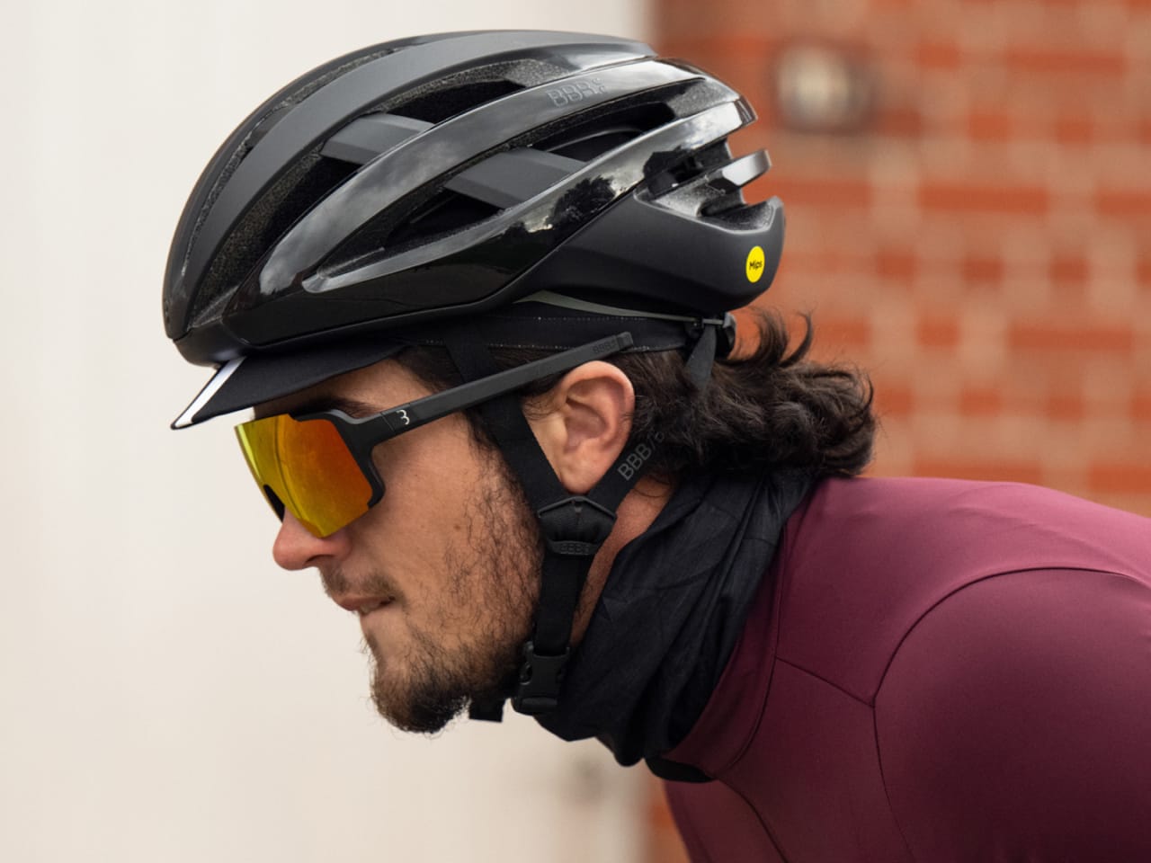 A picture of the BBB Comfort Neck on a road cyclist's neck