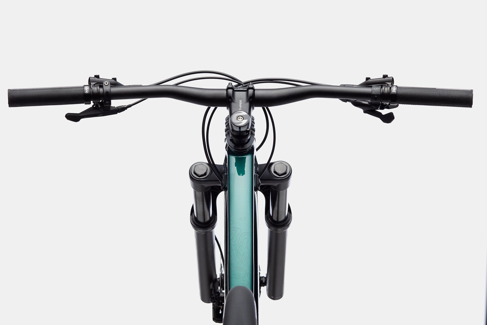A close up picture of the handlebar of the Cannondale Trail Mountain Bike