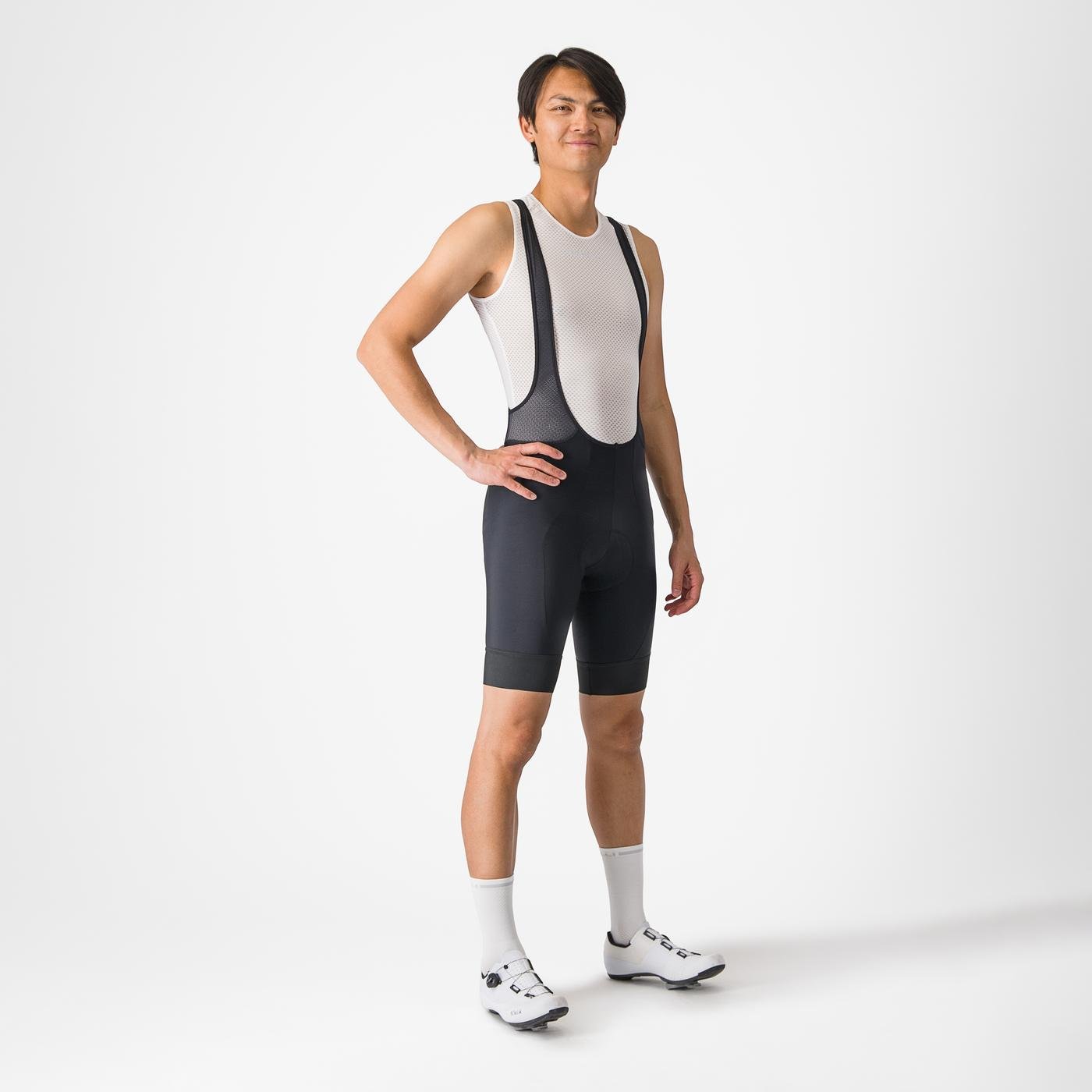 A picture of a man wearing the Castelli Entrata 2 Bibshort