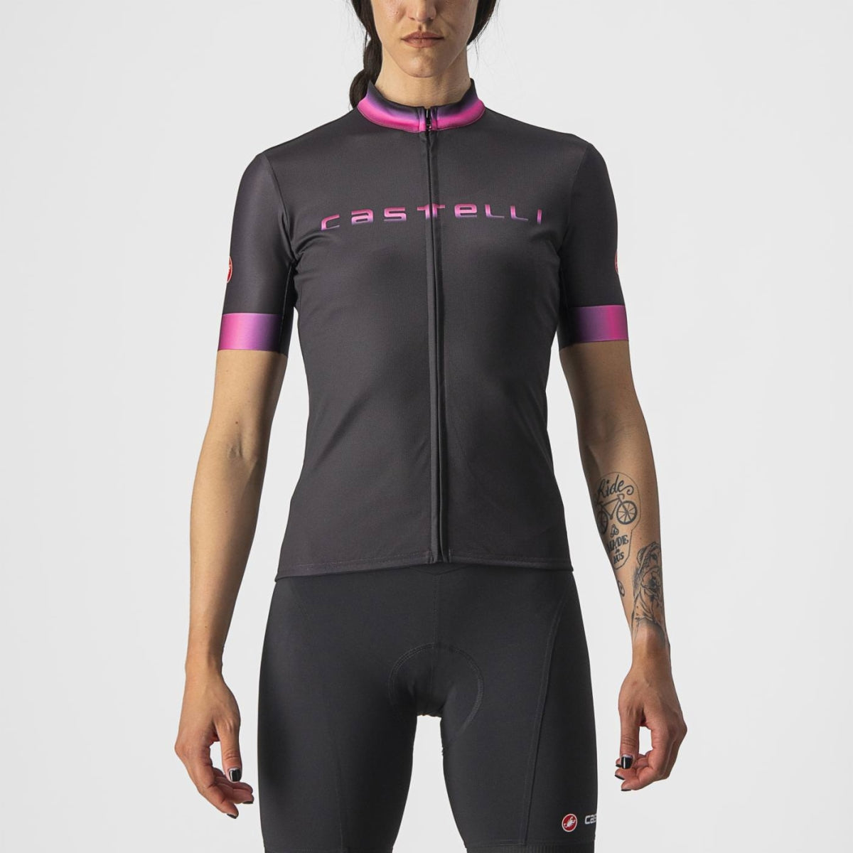 A lady wearing the Castelli Gradient Cycling Jersey