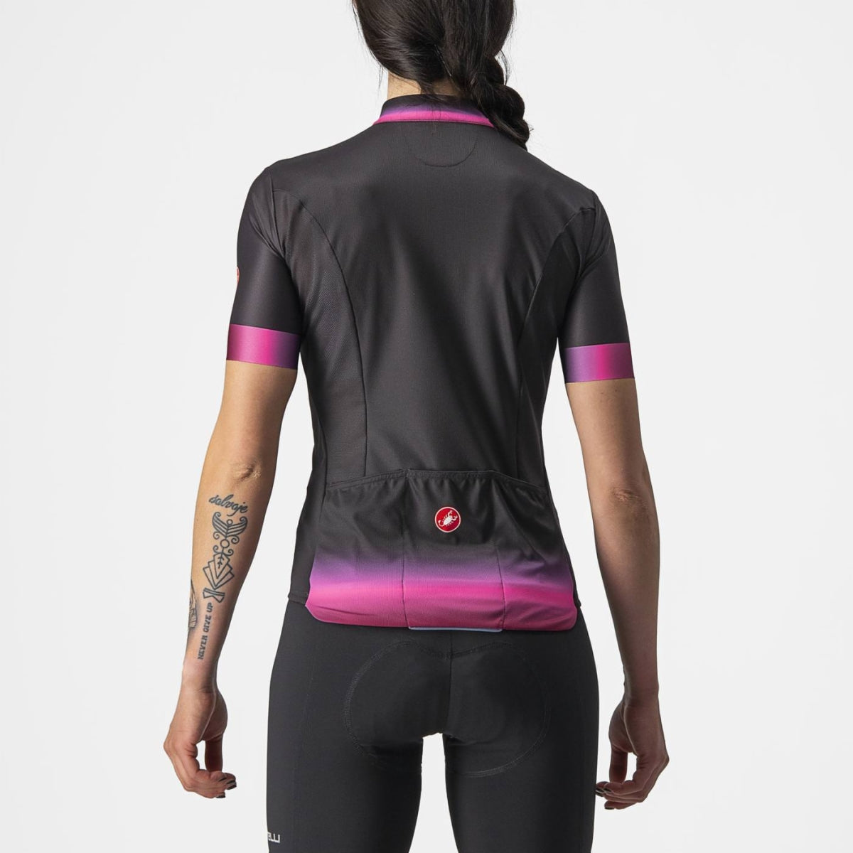 A picture of the back of a lady wearing the Castelli Gradient Cycling Jersey