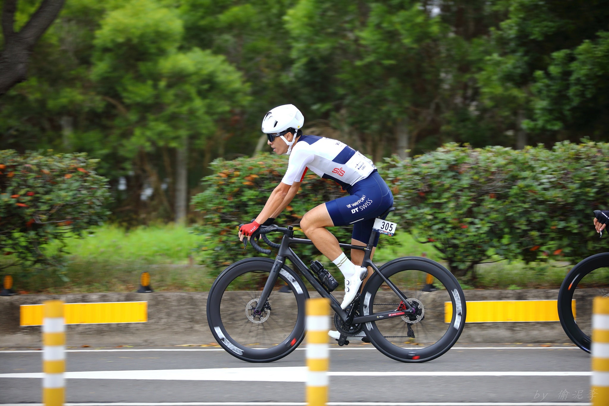 A picture of the Guee Attitude Bar Tape on a road bike with someone riding