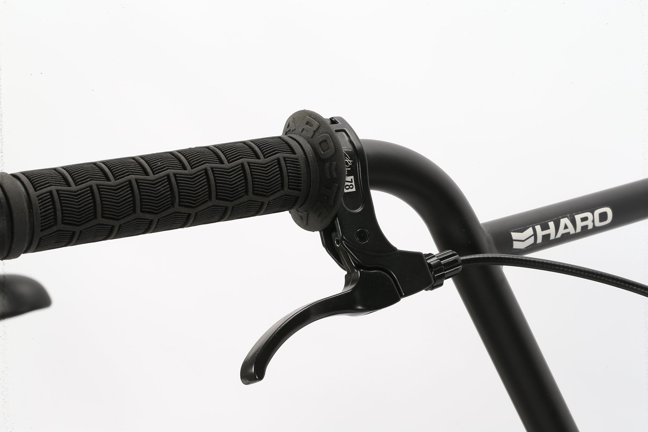 A picture of the handlebar of the Haro Leucadia BMX Bike