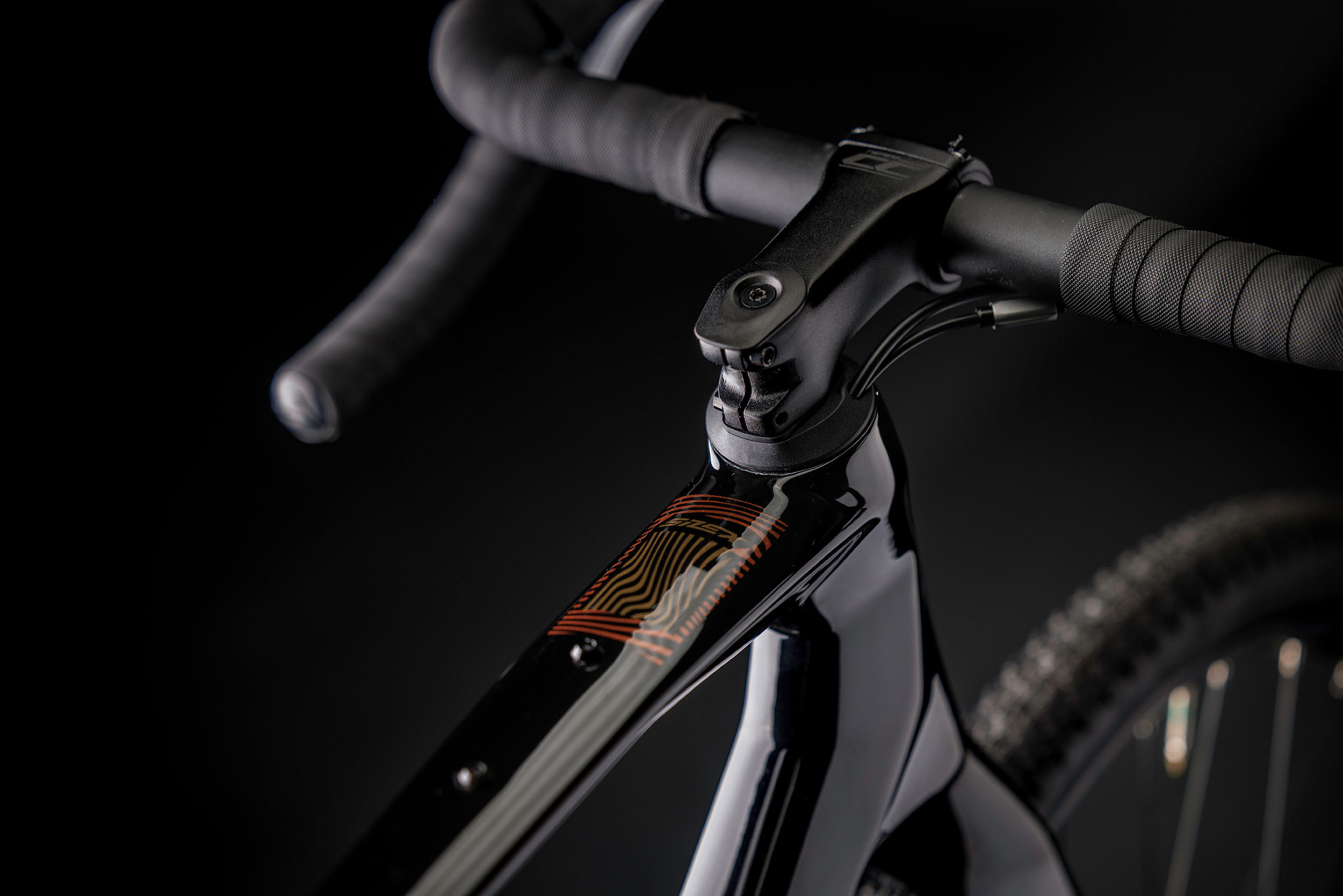 A close up picture of the handlebar of the Merida Silex 7000 Gravel Bike