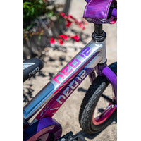 A close up picture of the Neo_12_Girls_Bike