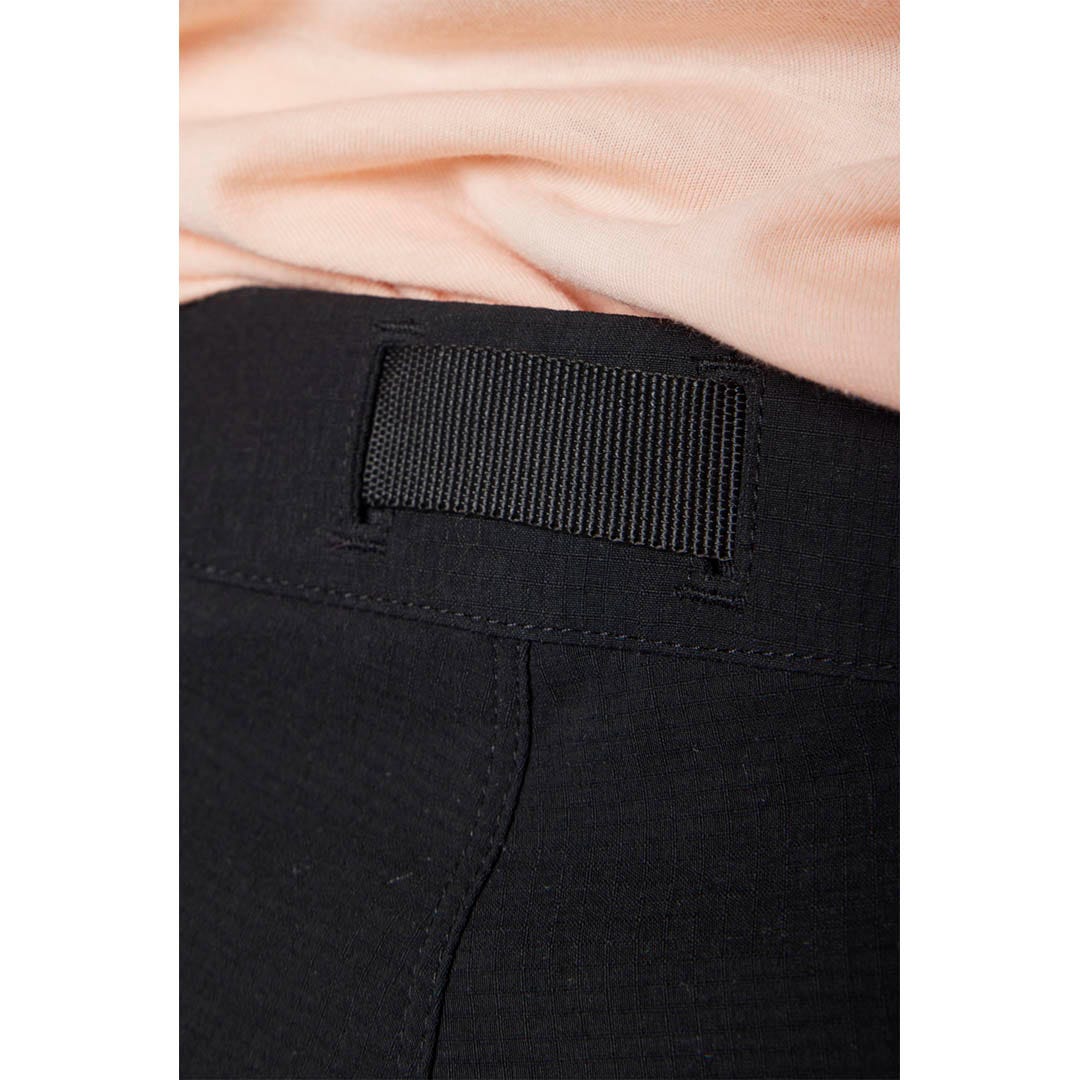 A close up picture of the waist of the Ranger Women's MTB Shorts 