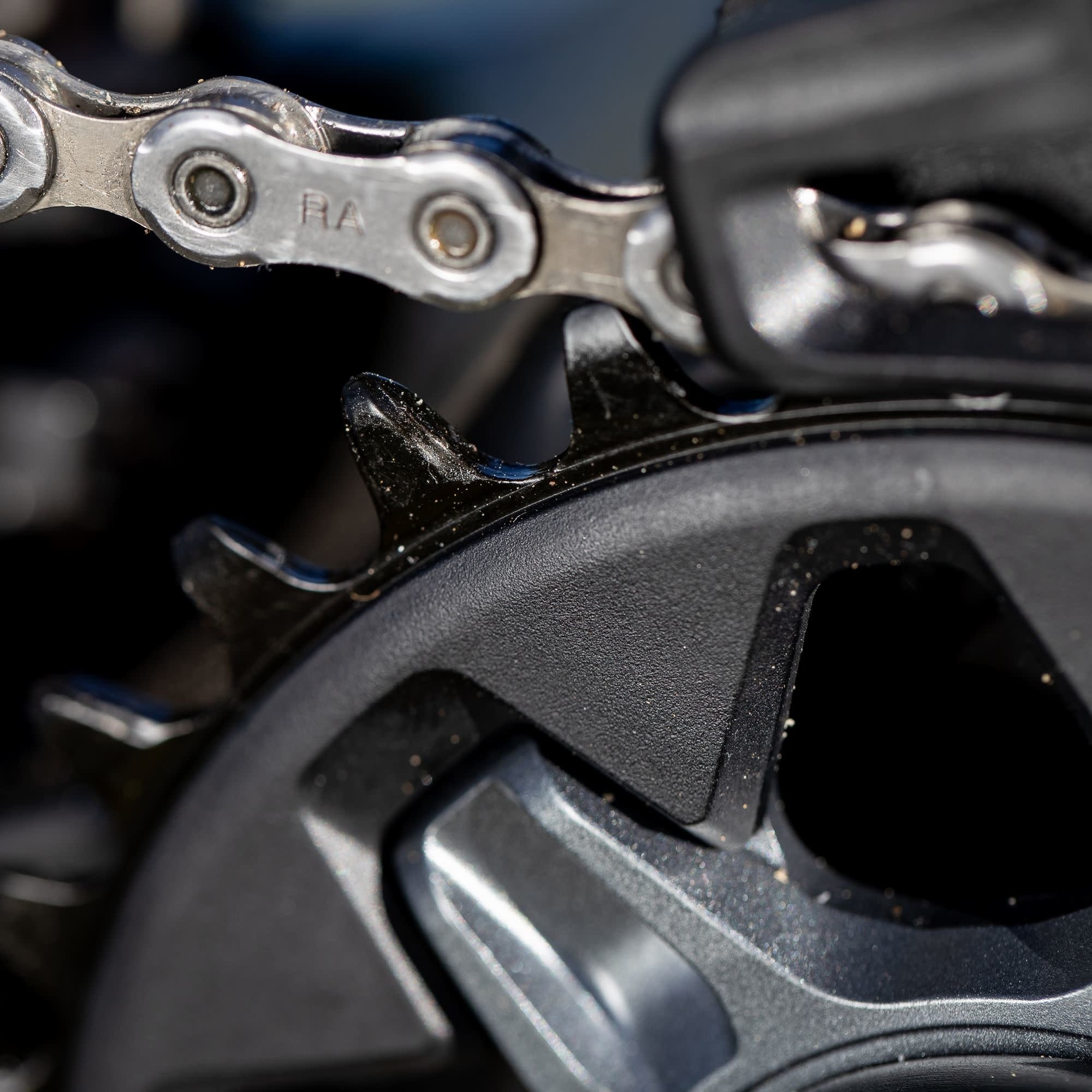 A close up of the Shimano 105 Di2 chain and chainring