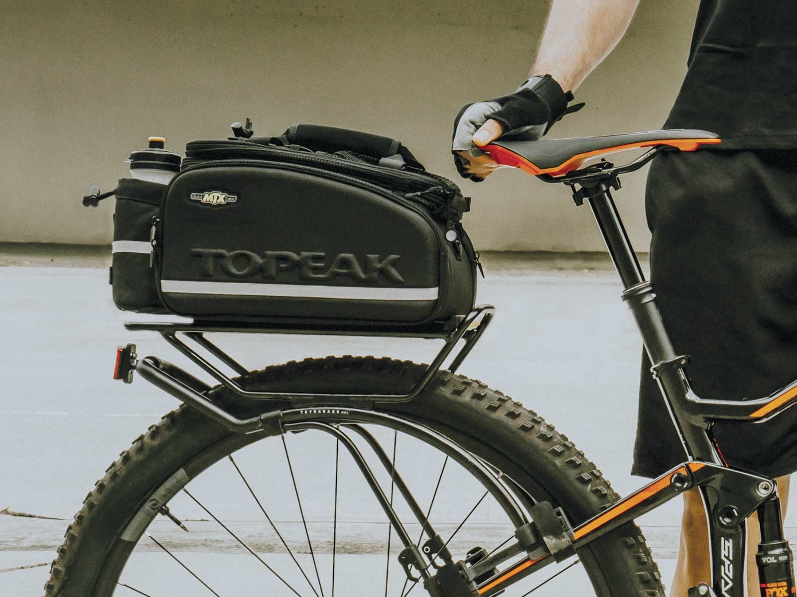 A picture of the Topeak Tetrarack M2L MTB Rack with a bag attached on a bike