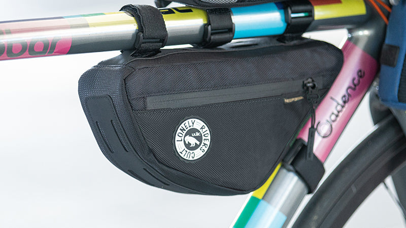 A picture of the Ulac Touring Pro 1.5L Frame Bag attched to a road bike