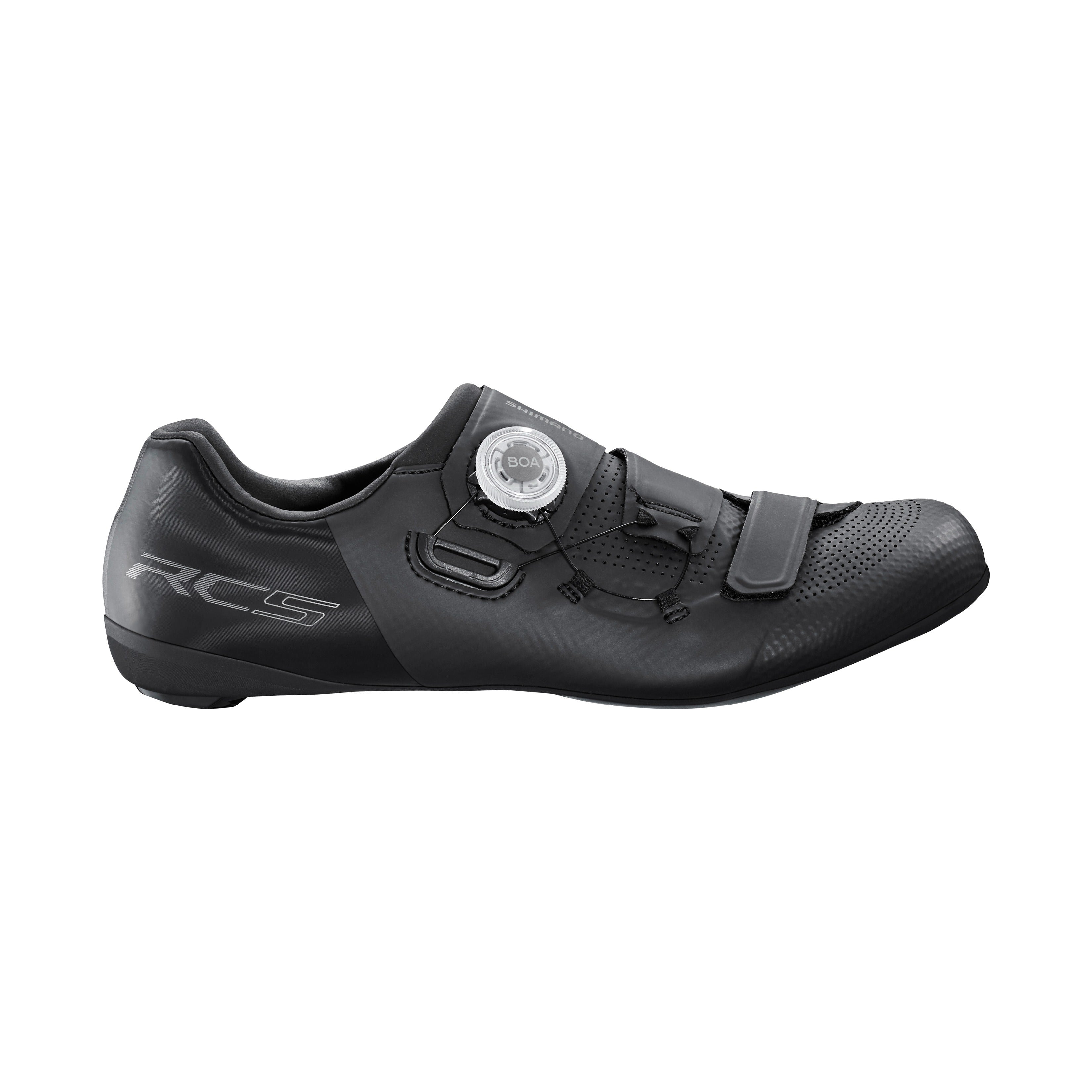 Black cycling shoe with 'RC5' branding on a white background