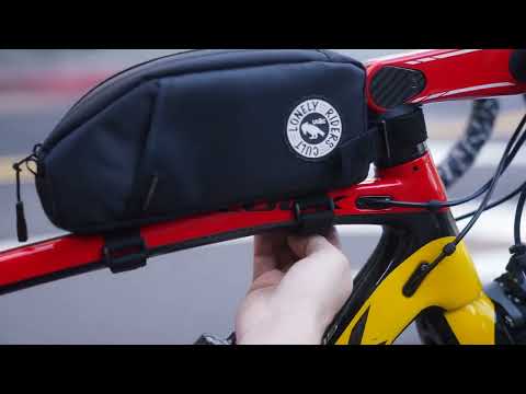 A video showing how to attached the Ulac Bicycle Trekking Max Toptube Bag 1.6L to a bike